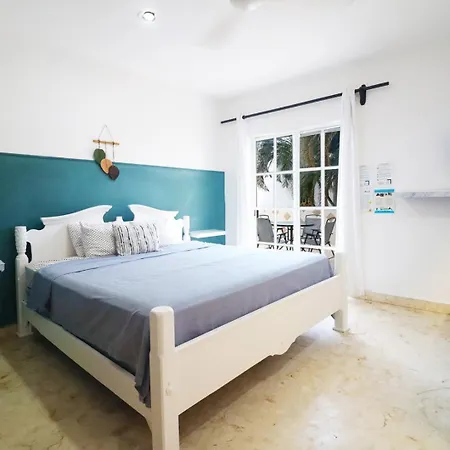 Spacious King Room Near Beach & Quinta